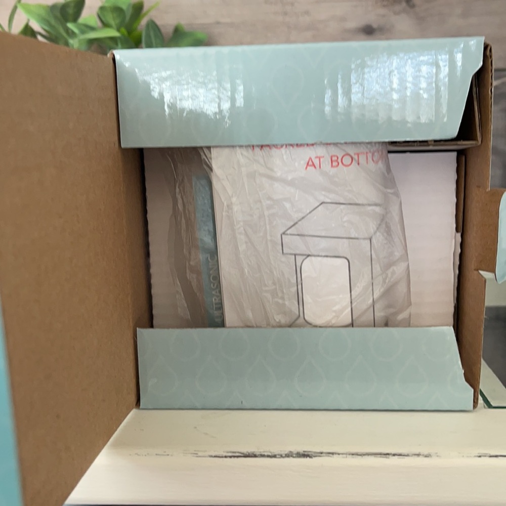 ❤️NEW!!!❤️ Ultrasonic Essential Oil Diffuser. - Picture 9 of 15